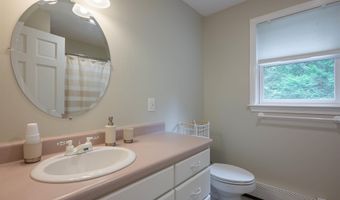 21 Tamarack Ln, Amherst, NH 03031