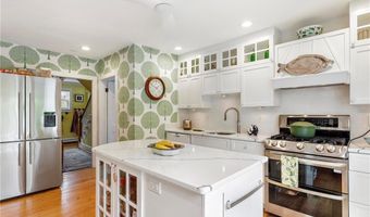 15 Cross St, Newport, RI 02840
