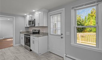 3 Creighton Pl, Coventry, RI 02816