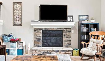 16805 Juniper Dr, Basehor, KS 66007