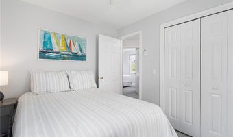 28 Wilbur Ave, Newport, RI 02840