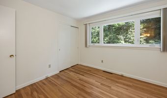 74 Woods Rd, Bethany, CT 06524