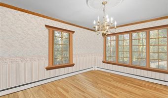 6 Lake Dr, North Providence, RI 02904