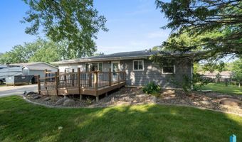 313 S 6th Ave, Brandon, SD 57005
