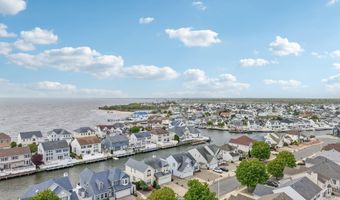 18 Peaksail Dr, Bayville, NJ 08721