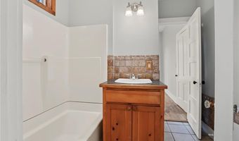 920 High St, Baldwin City, KS 66006