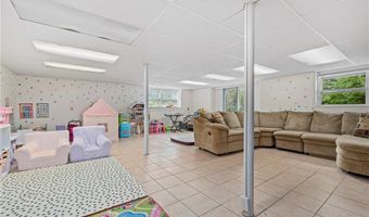 325 Shady Hill Dr, East Greenwich, RI 02818