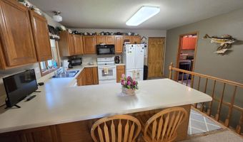 12867 E Pleasant Valley Dr, Aberdeen, SD 57401