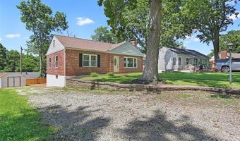 7025 Greenholly Dr, Affton, MO 63123