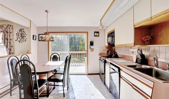 9 S Amundsen Ln, Airmont, NY 10901