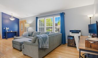 811 Westbury Dr, Algonquin, IL 60102