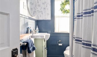 36 England St, Cumberland, RI 02864