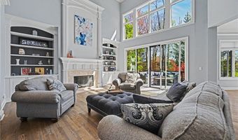 560 Club Dr, Aurora, OH 44202