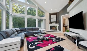 925 N River Rd, Algonquin, IL 60102