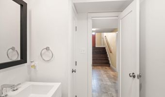 4226 40TH St N, Arlington, VA 22207