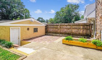 121 S FENWICK St, Arlington, VA 22204