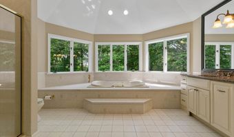 1 Mountaincrest Dr, Cheshire, CT 06410