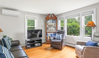 33 Upland Way, Barrington, RI 02806