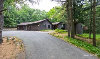 550 Greentree Ln NE, Ada, MI 49301