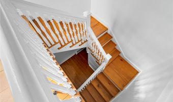 57 Farewell St, Newport, RI 02840