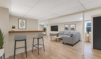 8 Meadow Ln, Coventry, RI 02816