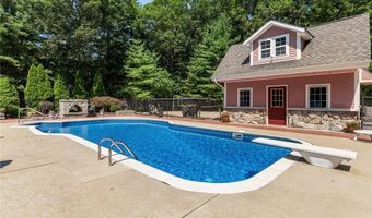 14 Bourget Ct, North Smithfield, RI 02896