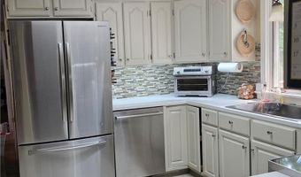 77 Fairfield Dr, North Kingstown, RI 02852