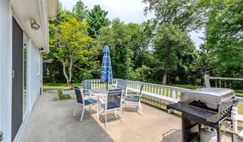 3 Ostend St, Johnston, RI 02919