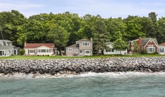 17646 S Ridgewood Dr, Arcadia, MI 49613
