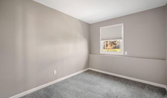 12 6th St, Barnegat, NJ 08005
