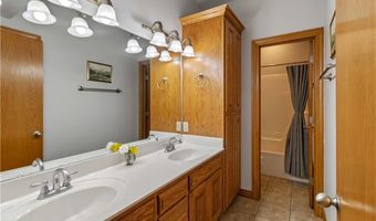 3906 NE Cadbury Ave, Bentonville, AR 72712