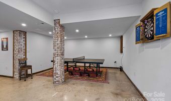 200 Aurora Dr, Asheville, NC 28805