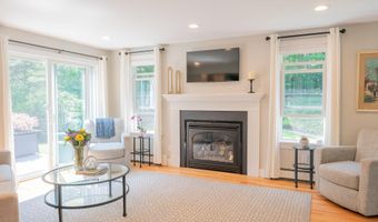 32 Pleasant Hill Rd, Falmouth, ME 04105