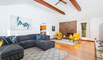 8 Phoebee Ln, Brookfield, CT 06804