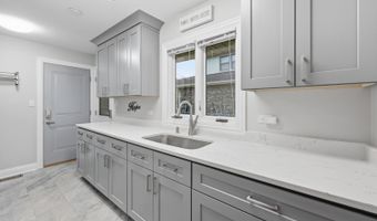 1132 S Fernandez Ave, Arlington Heights, IL 60005
