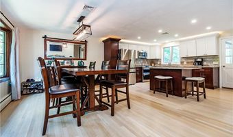 41 Mount View Ave, North Kingstown, RI 02852