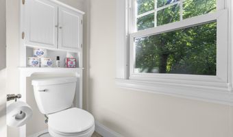 20 Bradley Ave, Branford, CT 06405