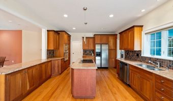 32 Owen Dr, Amherst, MA 01002