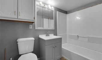 1217 E Cherry St, Altus, OK 73521