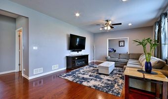 1128 Kingsmill Dr, Algonquin, IL 60102