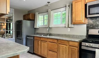 424 Hilltop Rd, Ames, IA 50014
