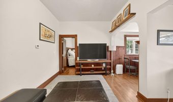 237 B St, Ashland, OR 97520