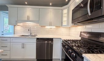 510 Wicklow Dr, Ballwin, MO 63021