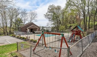 166 Old Brookfield Rd 20A5, Danbury, CT 06811