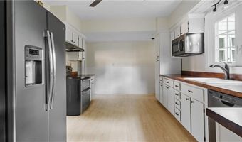 20 Bowen St, East Providence, RI 02916