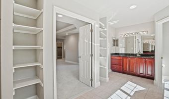 5604 HOOVER St, Bethesda, MD 20817