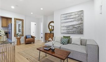 1989 N Lake Ave, Altadena, CA 91001