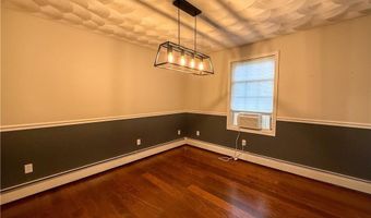2 Beatrice Ln, Bristol, RI 02809