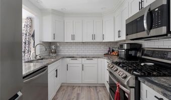 5 Versailles St, Cranston, RI 02920