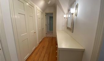 61 Ledge Rd J, Newport, RI 02840